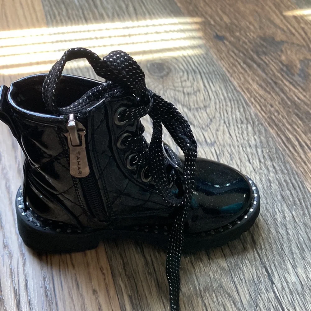 🎁Tahari Boots